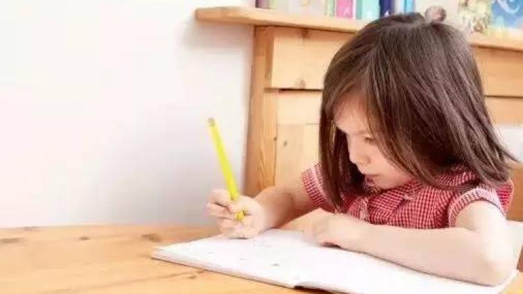 家庭教育：孩子做作业拖拉的5个原因（附对策）