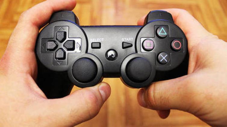 家庭教育：孩子爱玩电子游戏家长该怎么办？