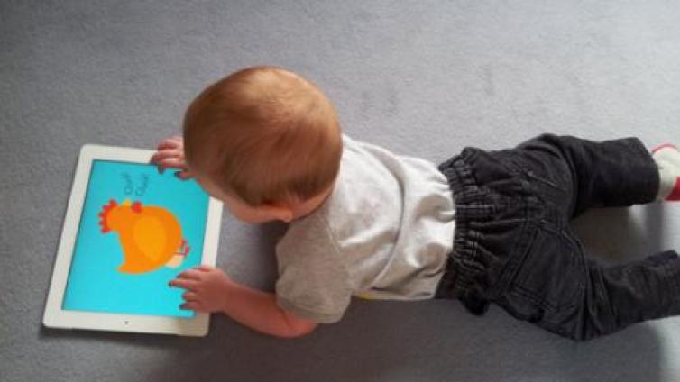 家庭教育：研究称过早玩iPad影响儿童发育