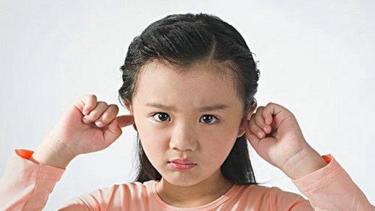 家庭教育：孩子耍赖怎么办：如何对付孩子的无赖行为