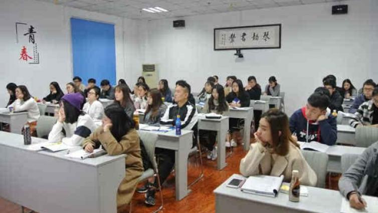 【家庭教育】课堂里的主景与背景