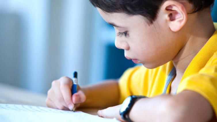 【最智慧家庭教育】孩子写作业磨蹭，妈妈差点心肌梗塞：提高作业效率，缓解亲子关系有秘招