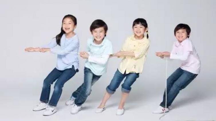 【最智慧家庭教育】对于低年级的孩子，玩是比写枯燥作业更有用的学习 