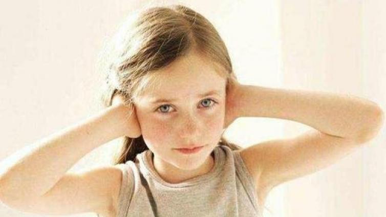 【最智慧家庭教育】家庭暴力容易破坏孩子的自尊