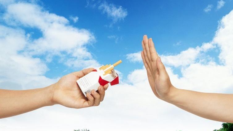 【最智慧家庭教育】中学生抽烟 责任在家庭