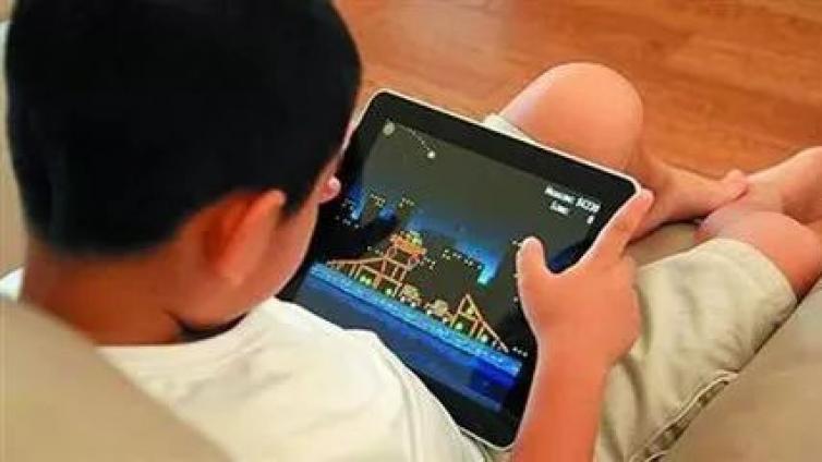 【最智慧家庭教育】孙云晓答记者问：10岁以下儿童不宜使用智能手机