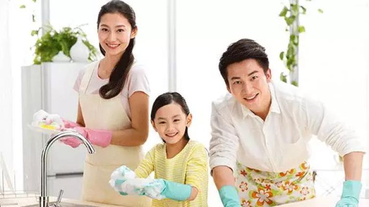 【最智慧家庭教育】爱做家务的孩子，长大后更优秀！（附家务年龄对照清单）