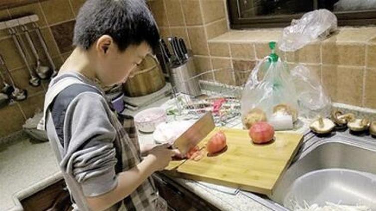 【最智慧家庭教育】​“做菜”成为家庭作业，是生活教育的回归