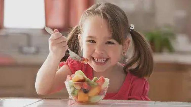 【最智慧家庭教育】这4种习惯不注意，孩子真的会变丑！