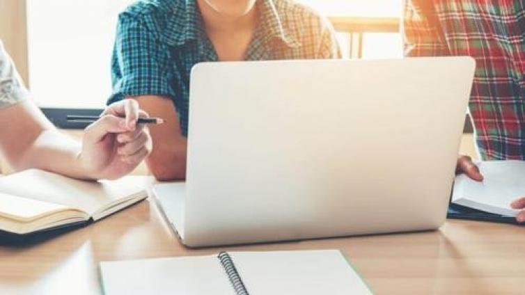 【最智慧家庭教育】四位因PSAT获得奖学金的名人