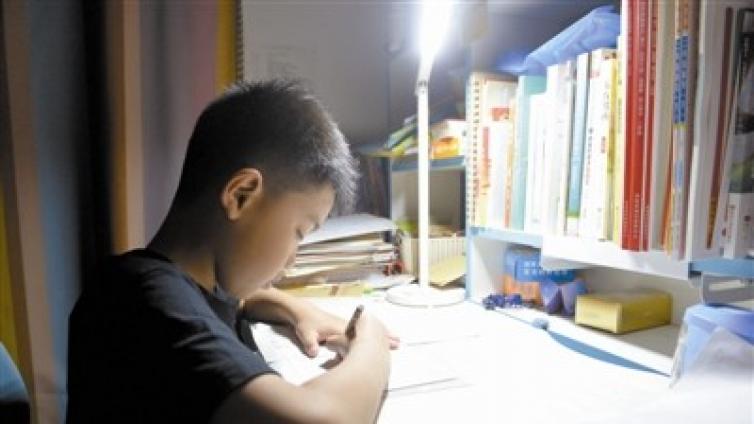 【最智慧家庭教育】爱孩子，就让孩子睡个好觉 