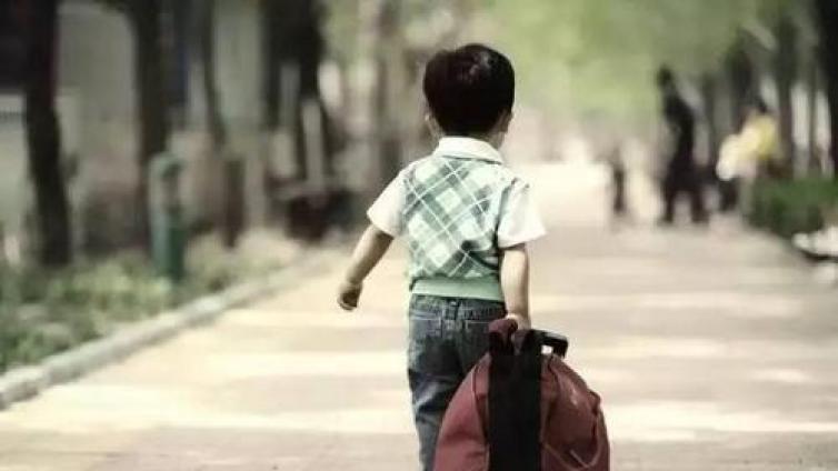 【最智慧家庭教育】从小被“穷养”的男孩，后来都被“养穷”了，聪明的父母这样做 