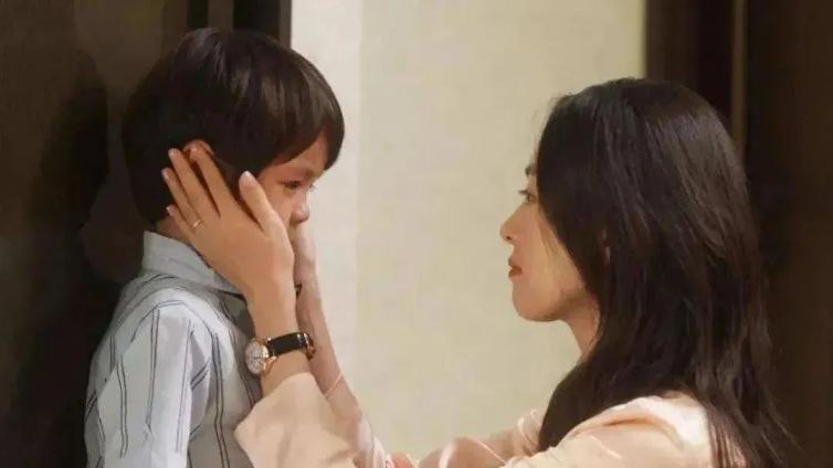 【最智慧家庭教育】当孩子发脾气时，父母只做一件事就够了，胜过一万句道理 