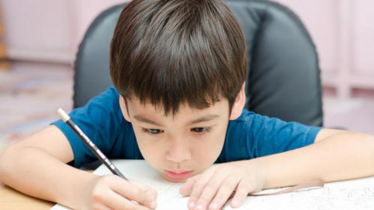 【最智慧家庭教育】一个专治孩子写作业磨蹭的绝招，百试不爽！（家长必读） 