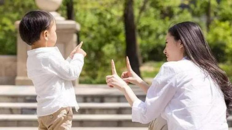 【最智慧家庭教育】全职妈妈：勇敢抑或无奈 