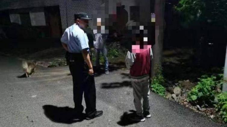 【最智慧家庭教育】男孩被家长打屁股后报警，民警的解释亮了 