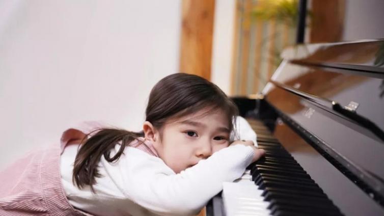 【最智慧家庭教育】父母过度“节俭”，孩子长大后都逃不过这几个结局，令人惋惜 