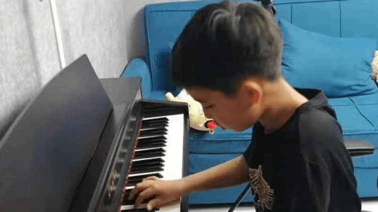 【最智慧家庭教育】被非议的网红钢琴少年和一个家庭的迷惘 