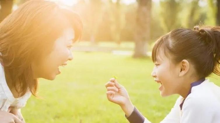 【最智慧家庭教育】父母和孩子交流的正确打开方式：别把孩子只当孩子！
