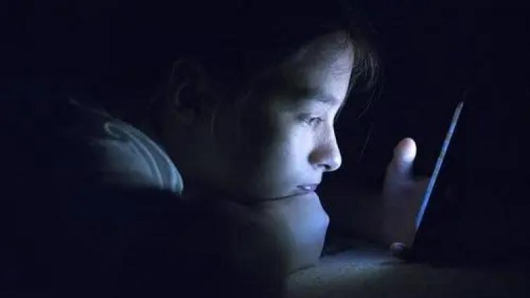 【最智慧家庭教育】沉迷电子游戏毁孩子？很多家长不知道，短视频更有杀伤力