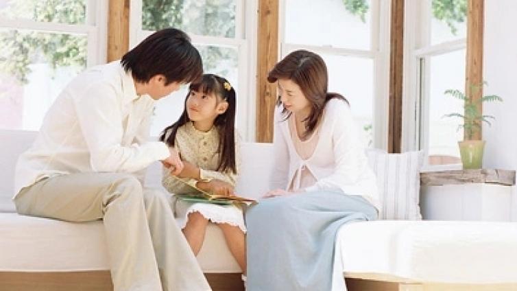 【最智慧家庭教育】孩子闹情绪，这么做比说教更重要 
