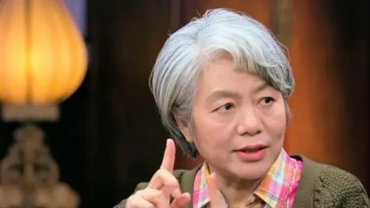【最智慧家庭教育】李玫瑾：宝宝睡觉时有这3个反应，大脑发育快，智商低不了！
