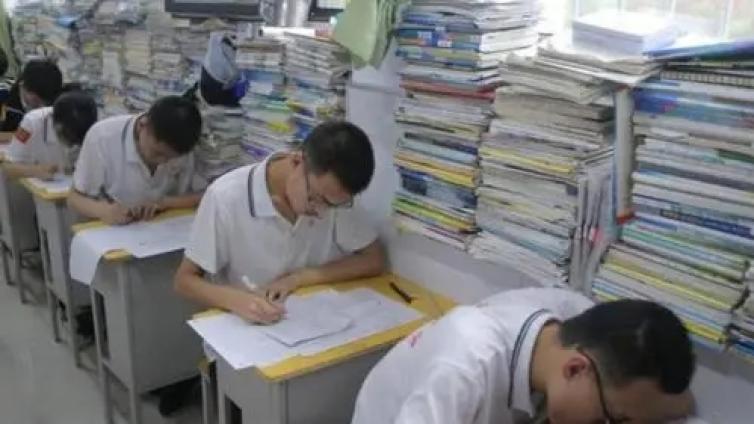 【最智慧家庭教育】班主任：高三生有这些心理问题，家长必须注意！ 