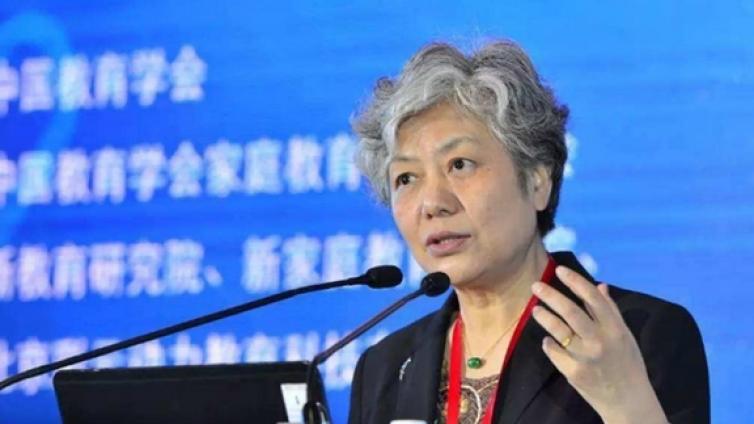 【最智慧家庭教育】李玫瑾育儿观念受追捧，可女儿却是普通人，这是人设“翻车”了？ 