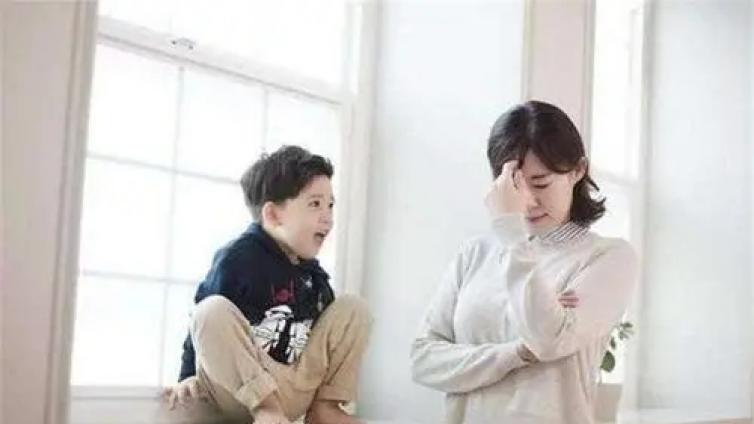 【最智慧家庭教育】孩子爱顶嘴是好事，暗示长大后前途无量，父母可别瞎纠正 